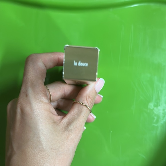 Stila color: la douce shimmer and glow liquid eye shadow new in box 0.153 oz - Picture 2 of 3